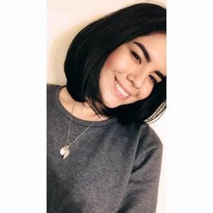 Meet your Posher, Alejandra